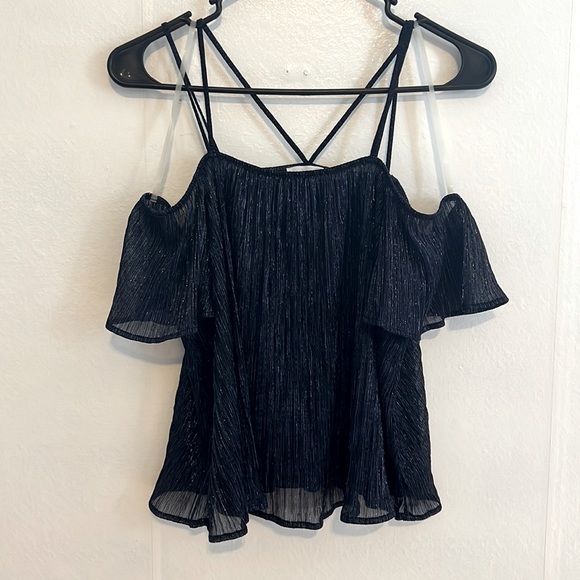 Flowy open shoulder top - Picture 1 of 4